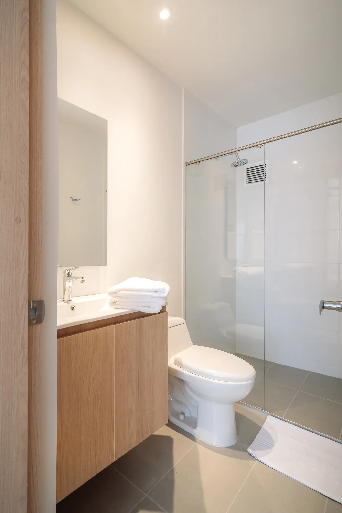 Baño privado del apartaestudio Selección, con ducha