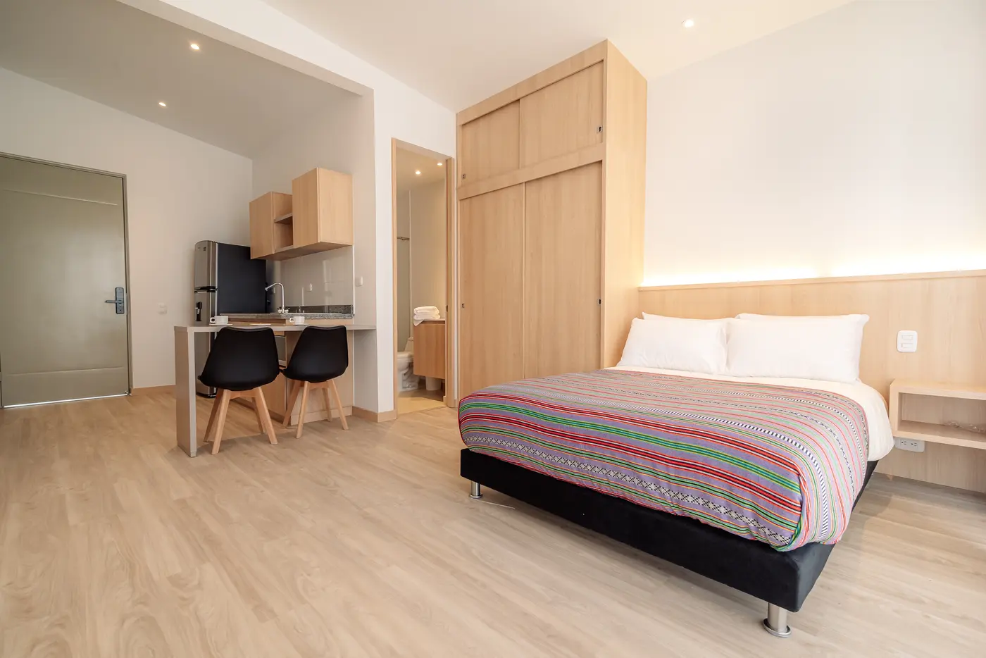 Apartaestudio Reserva en Manizales con cama king, cocina equipada y comedor